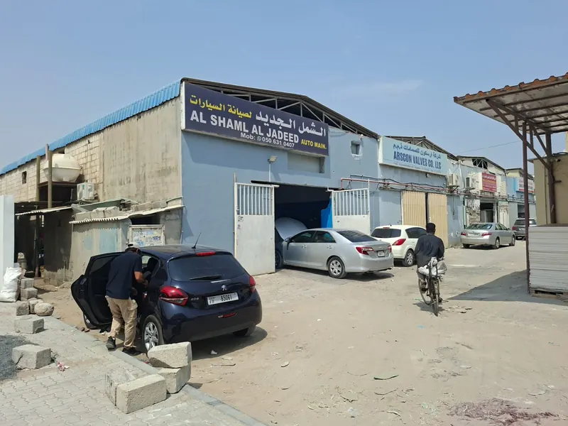 Street view of the workshop with customer cars
